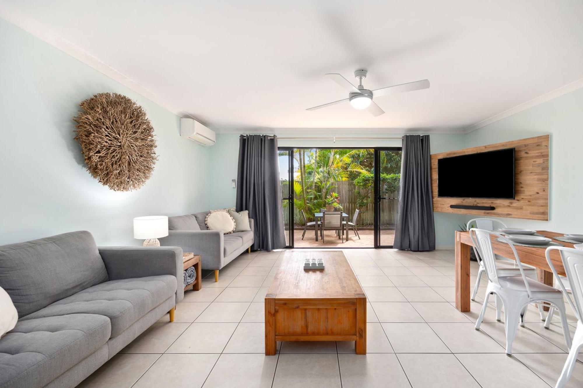 Family Friendly - 1 Minute Walk To Torquay